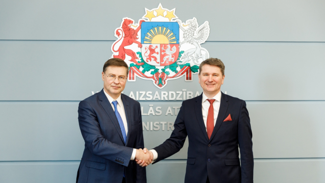 foto_ministrs_Dombrovskis