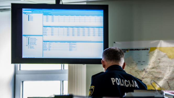 Dators un policists
