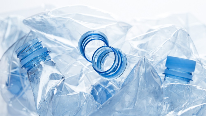 Plastmasas pudeles