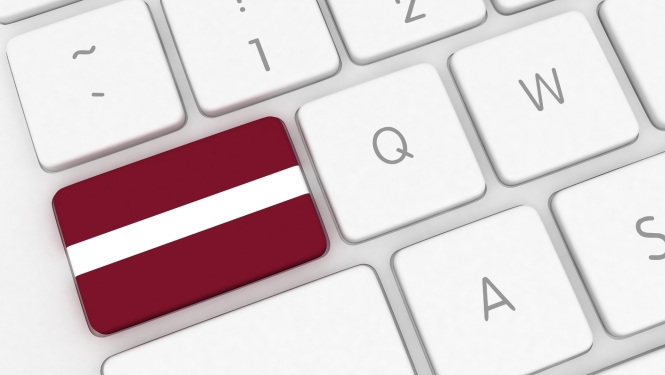 Datora tastatūra ar Latvijas karodziņu