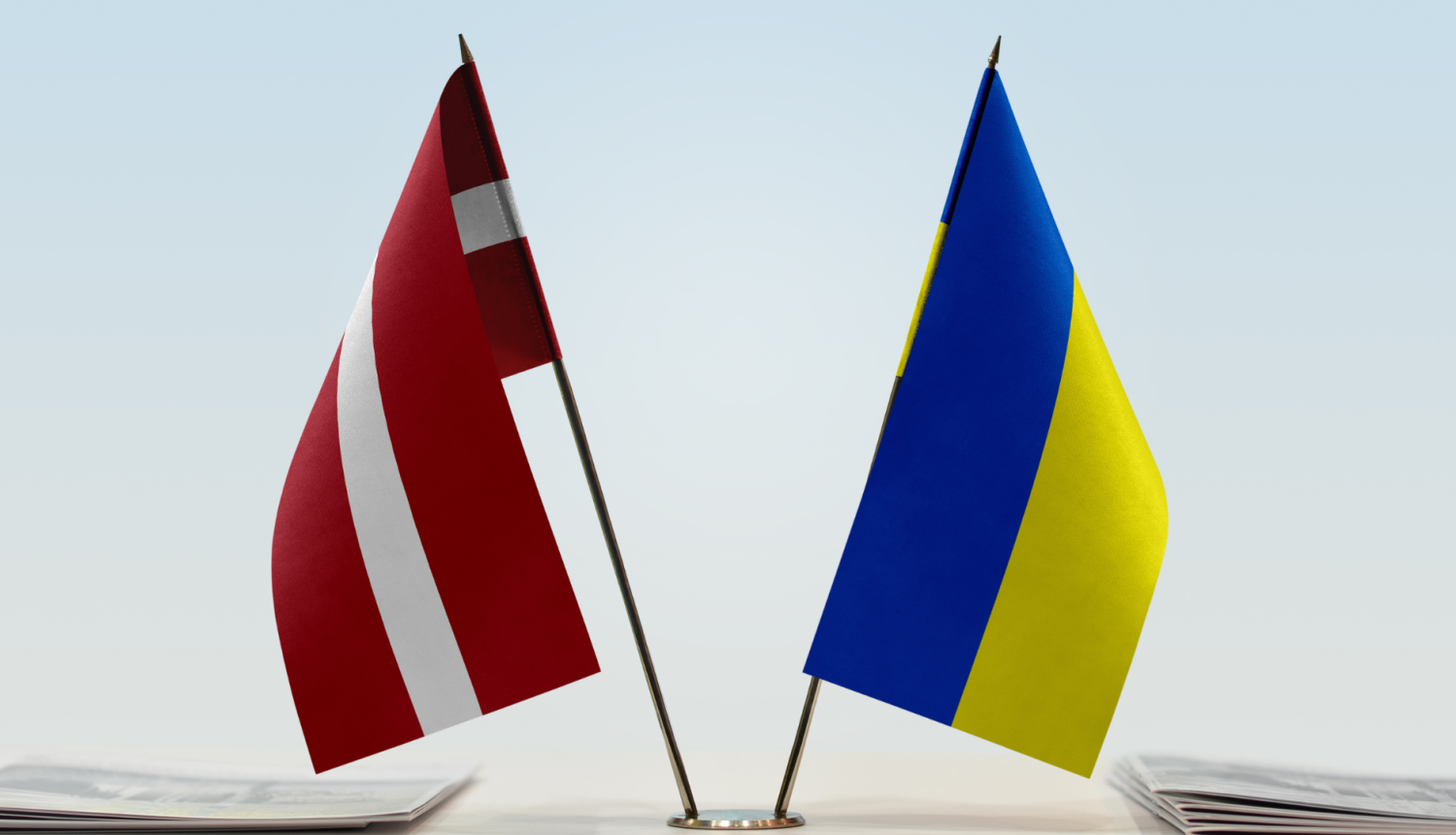 Latvijas un Ukrainas karogi