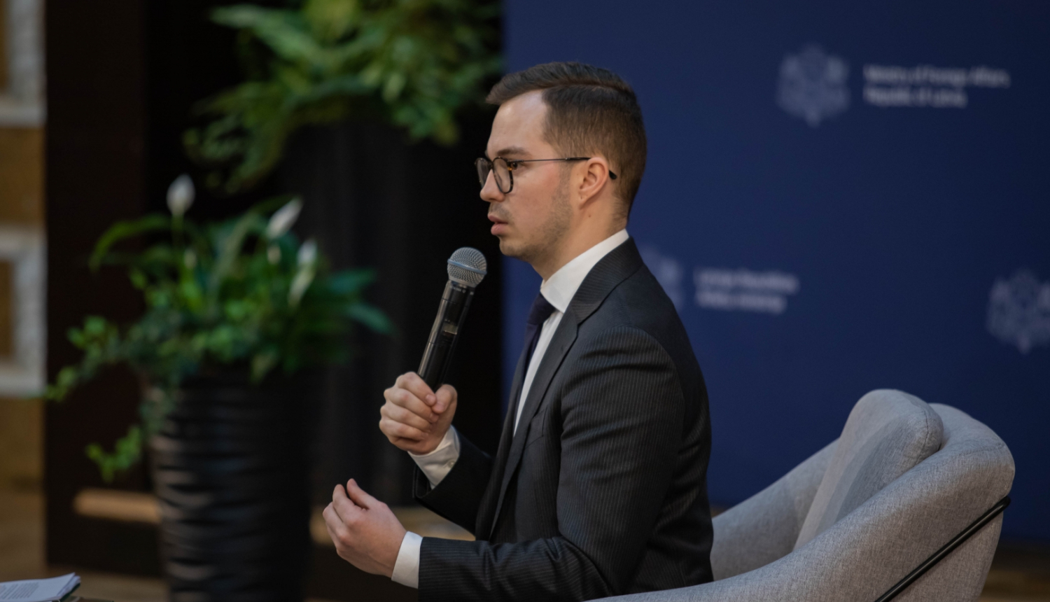 Ministrs A. Plešs