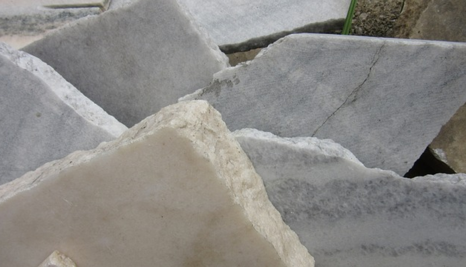 Akmens plātnes