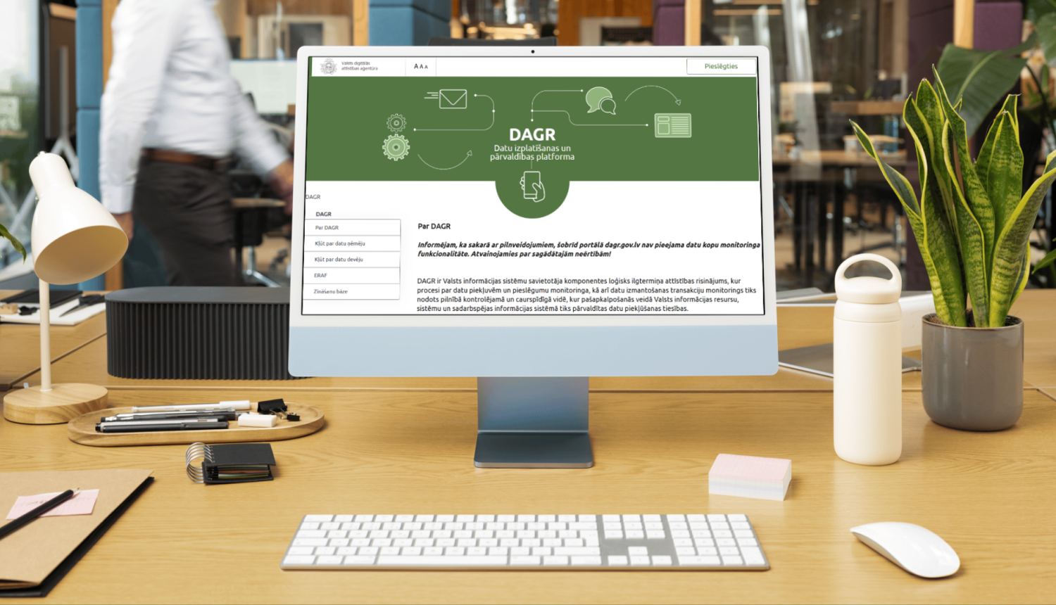 Datora ekrāns ar attēlu no DAGR mājaslapas