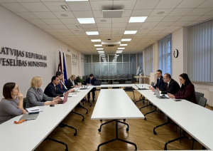 Ministrs Raimonds Čudars tiekas ar veselības ministru Hosamu Abu Meri