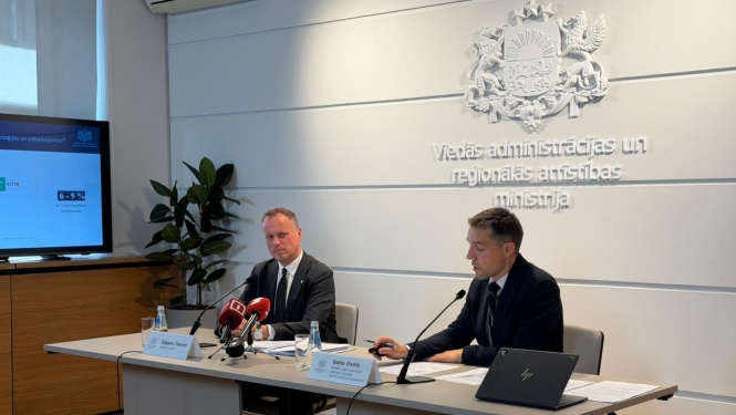 Ministrs Edgars Tavars preses konferencē
