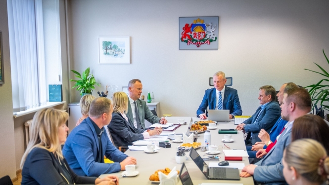 Ministrs Edgars Tavars vizītē Bauskas novadā
