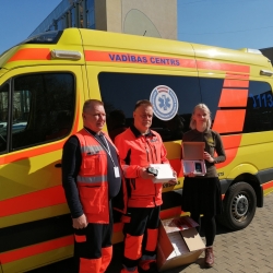 Saņem radiācijas mēriekārtas