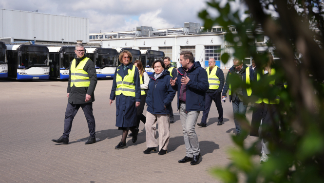 VARAM ministre Inga Bērziņa un Rīgas mērs Vilnis Ķirsis apmeklē nozīmīgus infrastruktūras objektus Rīgā