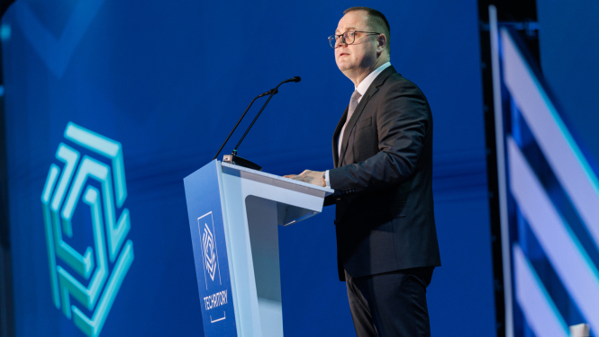 Ministrs Raimonds Čudars sniedz uzrunu Techritory konferencē