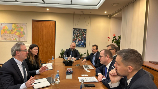 Ministrs Raimonds Čudars un Amazon Web Services pārstāvji