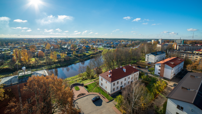 Skats no augšas uz pilsētu