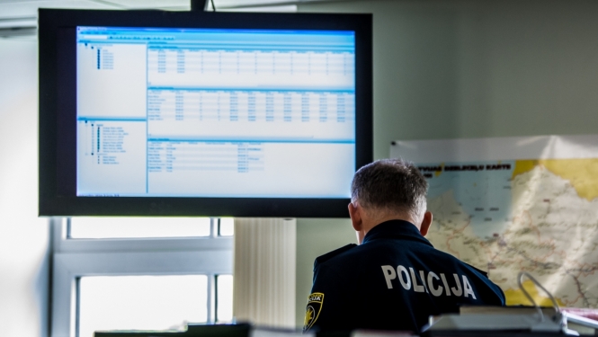 Dators un policists