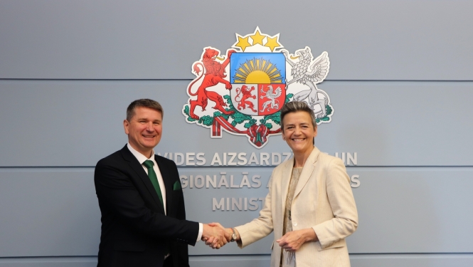 Ministrs un EK priekšsēdētājas izpildvietniece