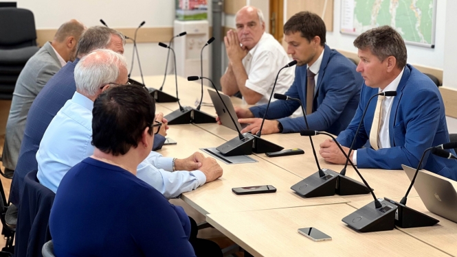 Ministrs tiekas ar pasvaldibu vaditajiem_title