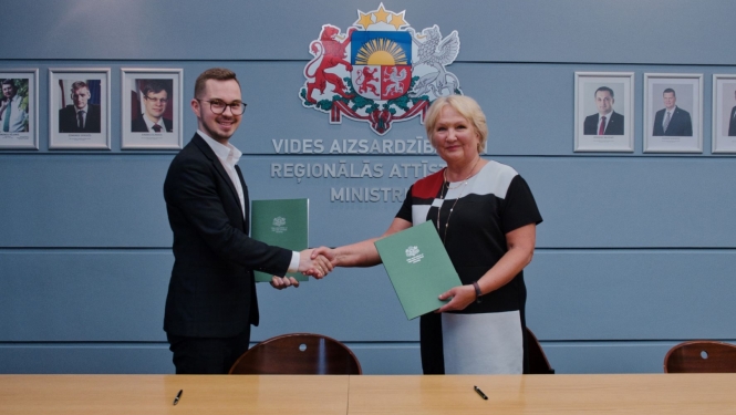 Ministrs Artūrs Toms Plešs un LLU rektore Irina Pilvere