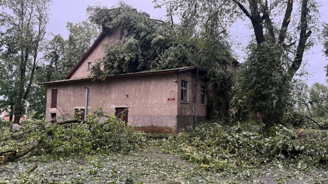 Bukaišu tautas nams pēc vētras
