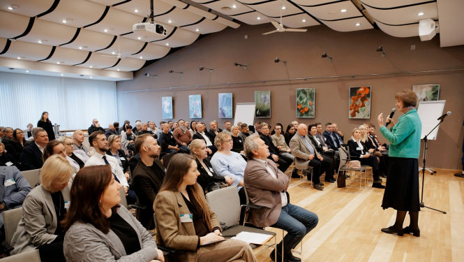 Sapulces dalībnieki uzklausas ministri Bērziņu