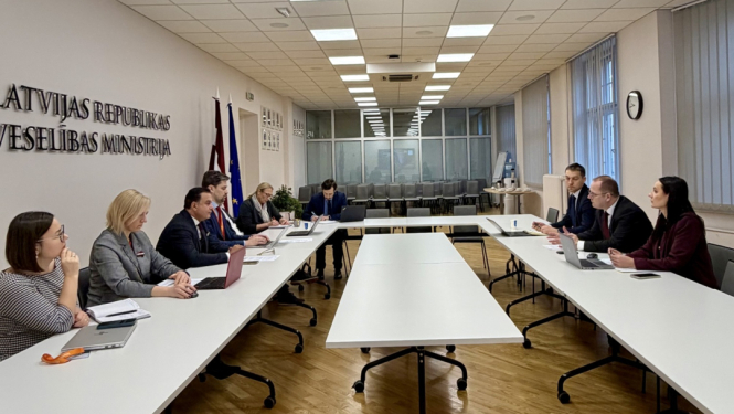 Ministrs Raimonds Čudars tiekas ar veselības ministru Hosamu Abu Meri