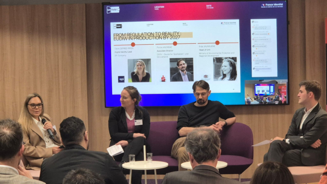 Sanāksmes dalībnieki