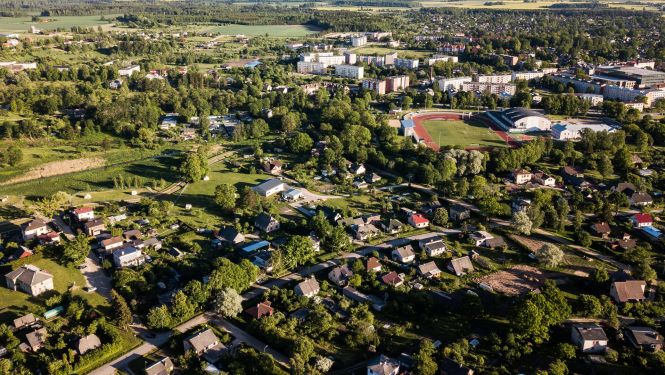 Saldus pilsēta no putna lidojuma
