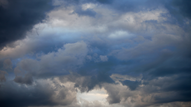 Vētra, mākoņi, lietus