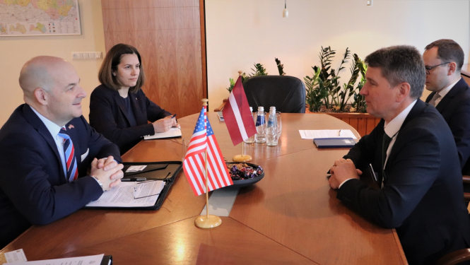 Ministrs un ASV vēstnieks Latvijā