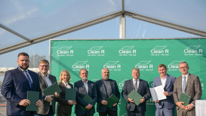 VVD ģenerāldirektore Elita Baklāne-Ansberga paraksta memorandu par saskaņotu un kopīgu rīcību cīņā ar nelegālajiem būvniecības atkritumu pakalpojumu sniedzējiem 