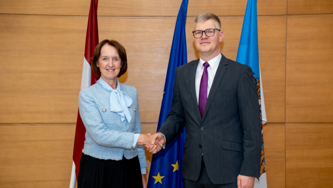 Ministre un Vilnis Ķirsis rokasspiediens