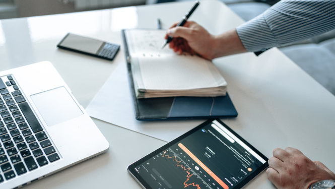 Dators, telefons, klade