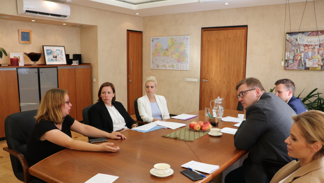 Juris Pūce ar NVO pārstāvjiem pārrunā jauno Pašvaldību likumu