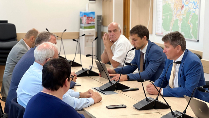 Ministrs tiekas ar pasvaldibu vaditajiem_title