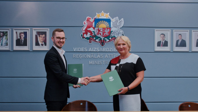 Ministrs Artūrs Toms Plešs un LLU rektore Irina Pilvere