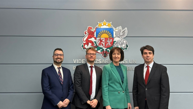 Ministre Inga Bērziņa un OECD pārstāvji