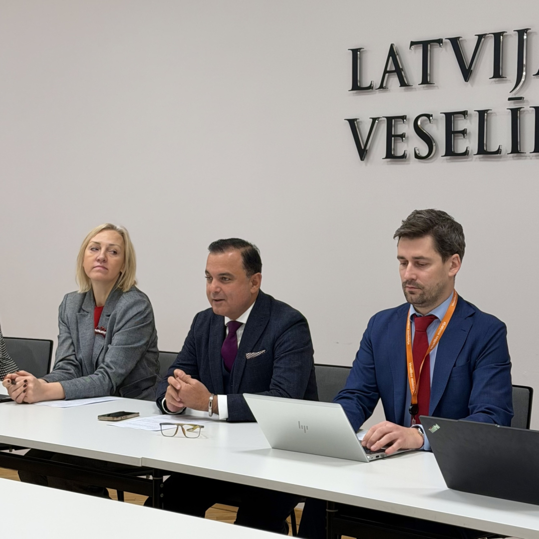 Ministrs Raimonds Čudars tiekas ar veselības ministru Hosamu Abu Meri