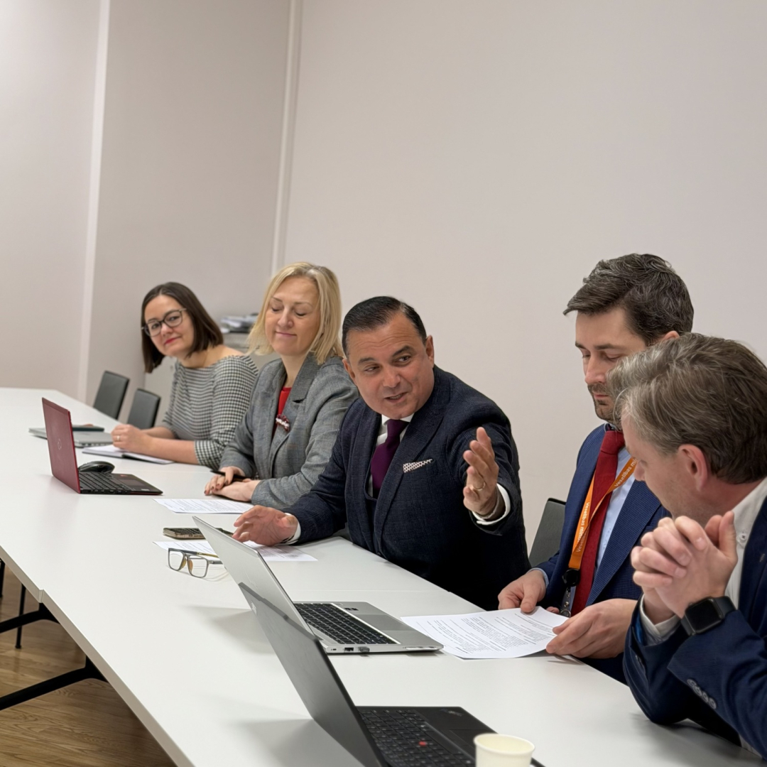 Ministrs Raimonds Čudars tiekas ar veselības ministru Hosamu Abu Meri