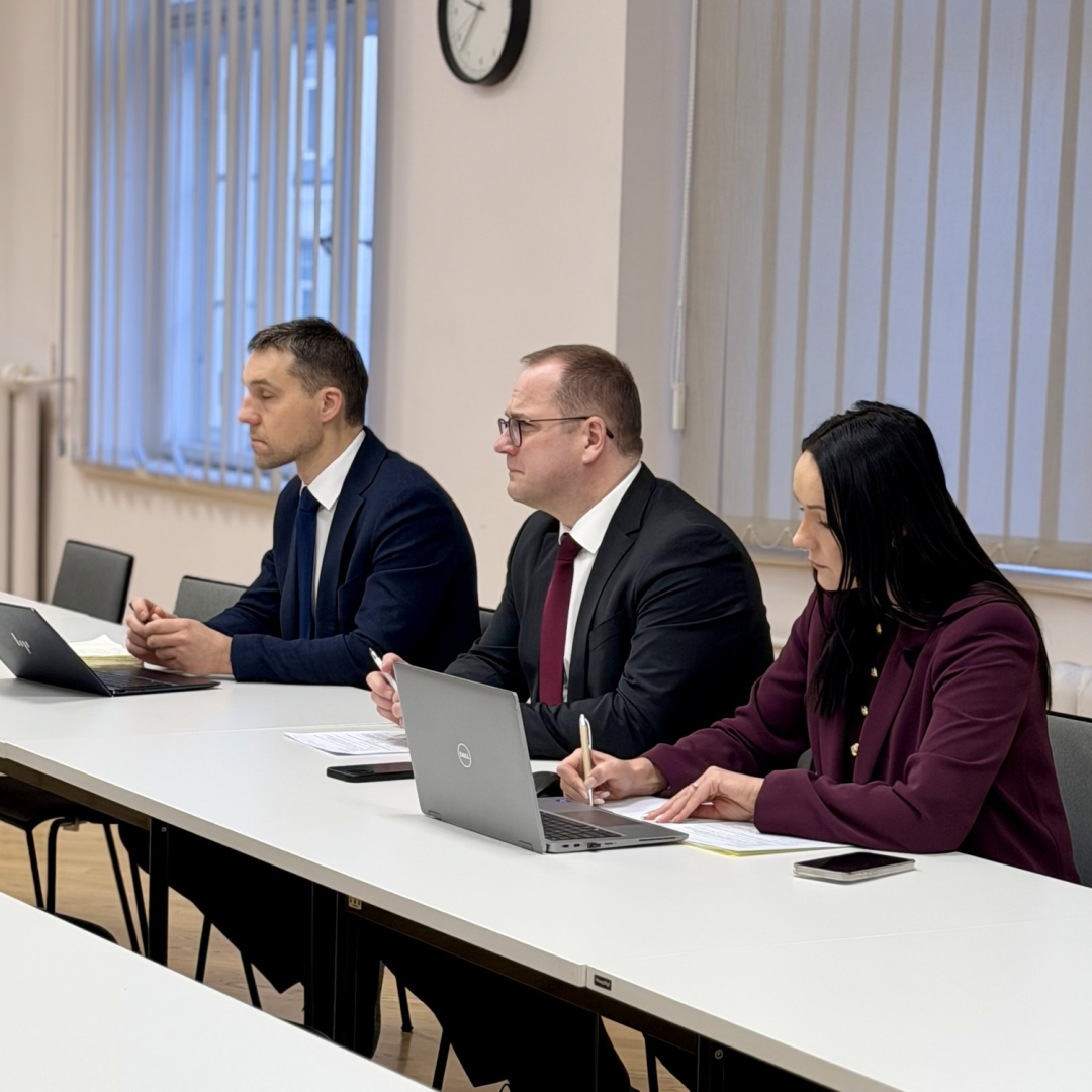 Ministrs Raimonds Čudars tiekas ar veselības ministru Hosamu Abu Meri