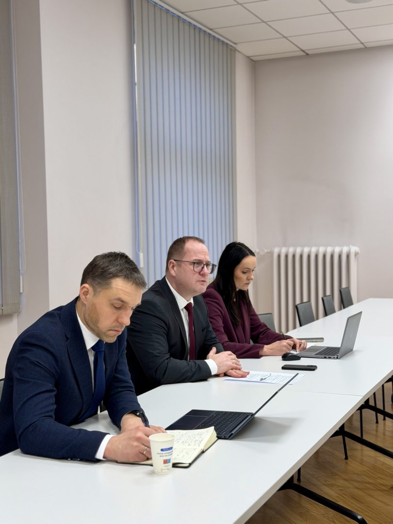 Ministrs Raimonds Čudars tiekas ar veselības ministru Hosamu Abu Meri