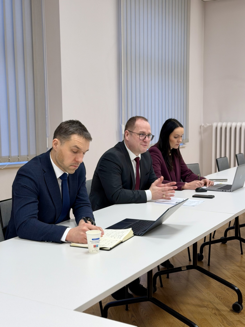 Ministrs Raimonds Čudars tiekas ar veselības ministru Hosamu Abu Meri