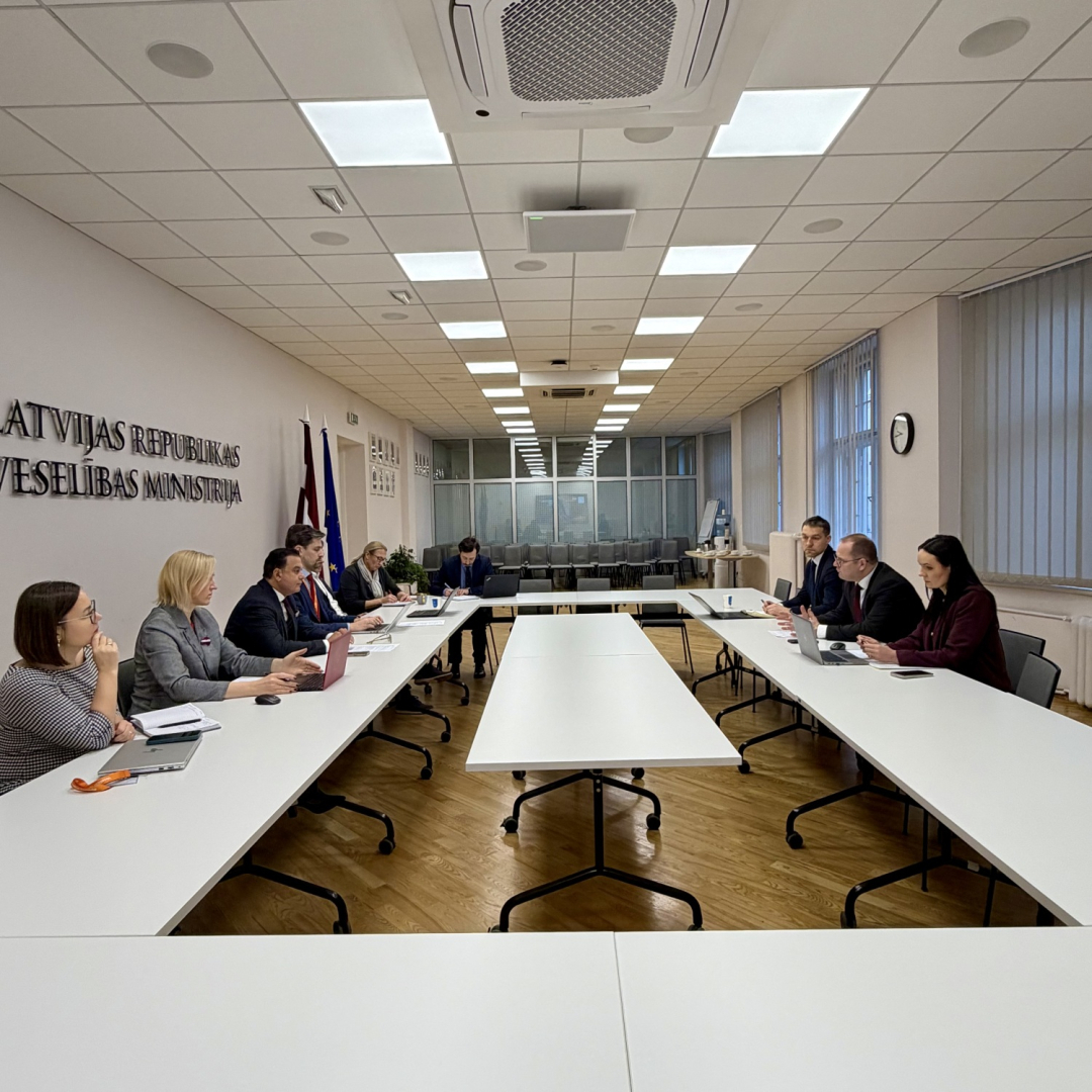 Ministrs Raimonds Čudars tiekas ar veselības ministru Hosamu Abu Meri