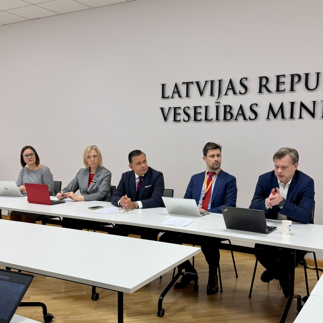 Ministrs Raimonds Čudars tiekas ar veselības ministru Hosamu Abu Meri