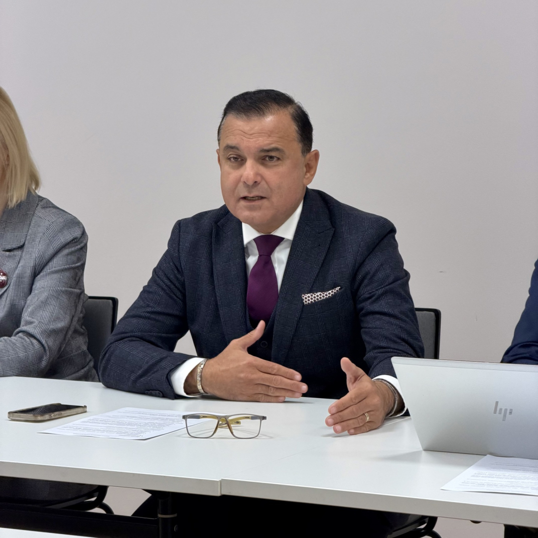 Ministrs Raimonds Čudars tiekas ar veselības ministru Hosamu Abu Meri