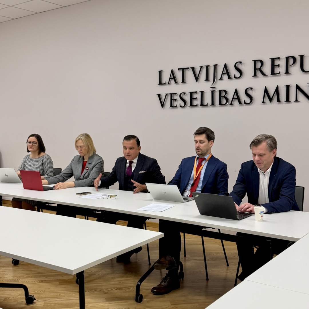 Ministrs Raimonds Čudars tiekas ar veselības ministru Hosamu Abu Meri