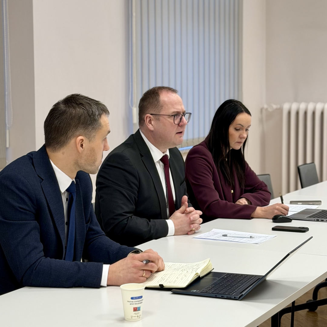 Ministrs Raimonds Čudars tiekas ar veselības ministru Hosamu Abu Meri