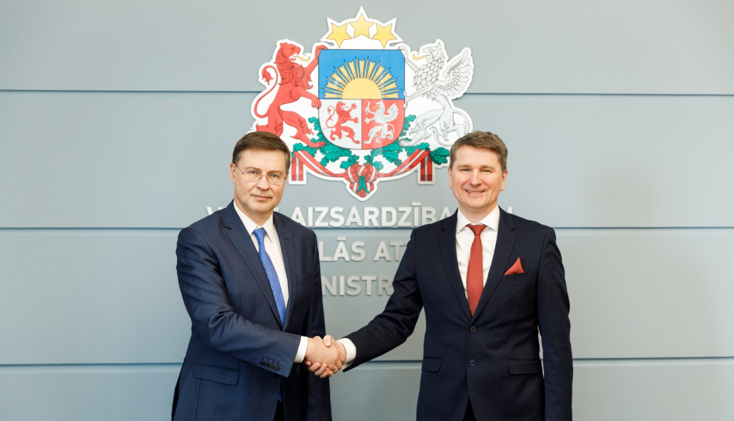 foto_ministrs_Dombrovskis
