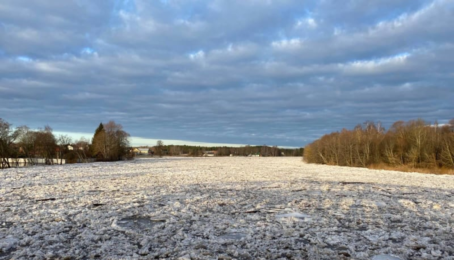Ledus sastrēgums Gaujā pie Carnikavas