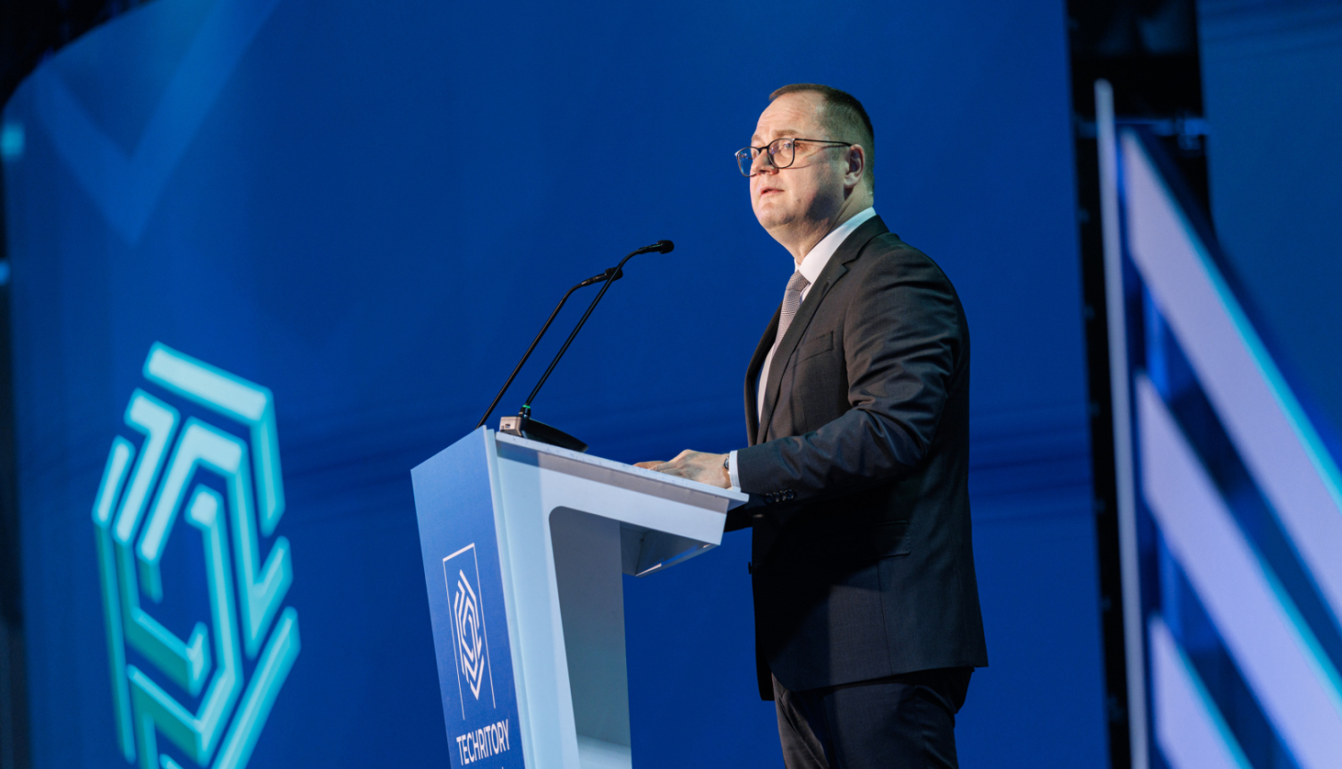 Ministrs Raimonds Čudars sniedz uzrunu Techritory konferencē