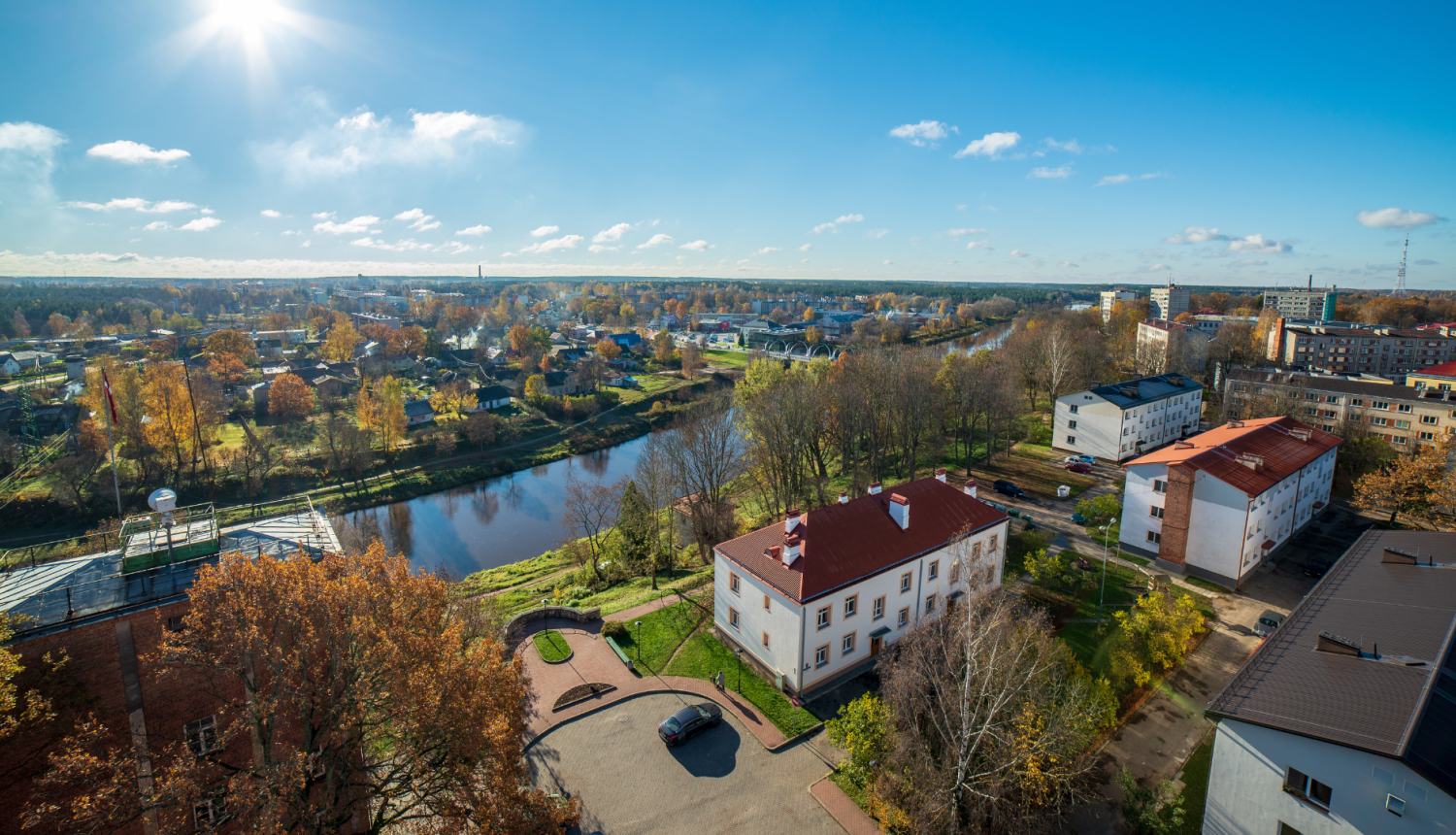 Skats no augšas uz pilsētu