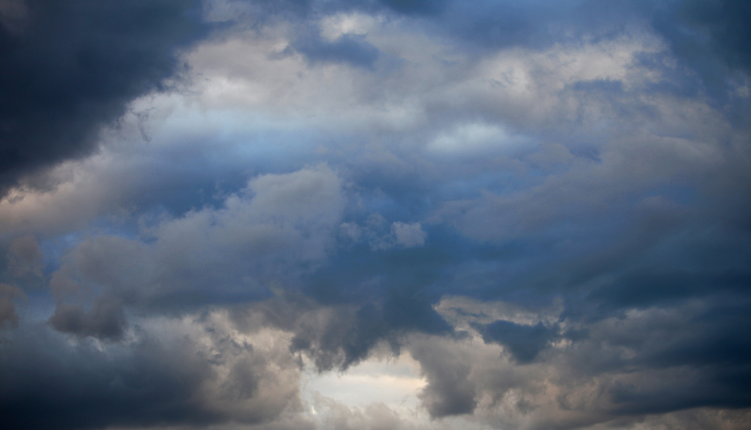 Vētra, mākoņi, lietus