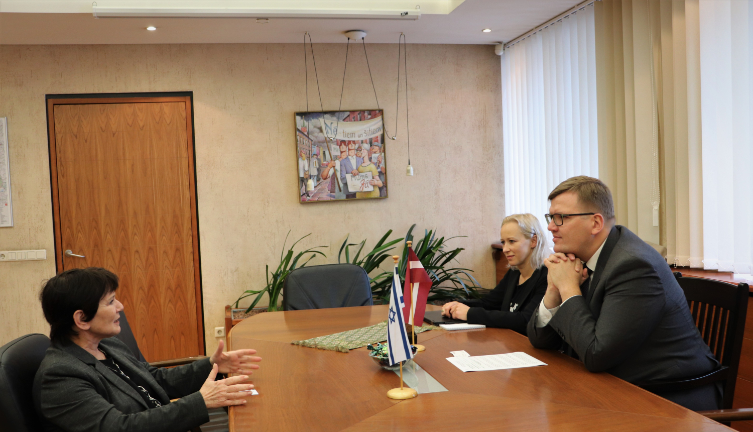 Ministra tikšanās ar Izraēlas vēstnieci